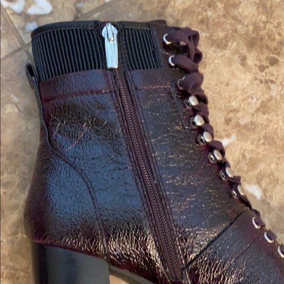 NWOB VINCE CAMUTO ERMANIA LACE UP BOOTIES sz 9.5 - Picture 8 of 12